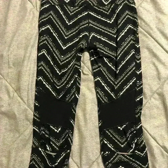 Athleta Relay Capri Leggings Zig Zag Mid Rise Small - Picture 6 of 11